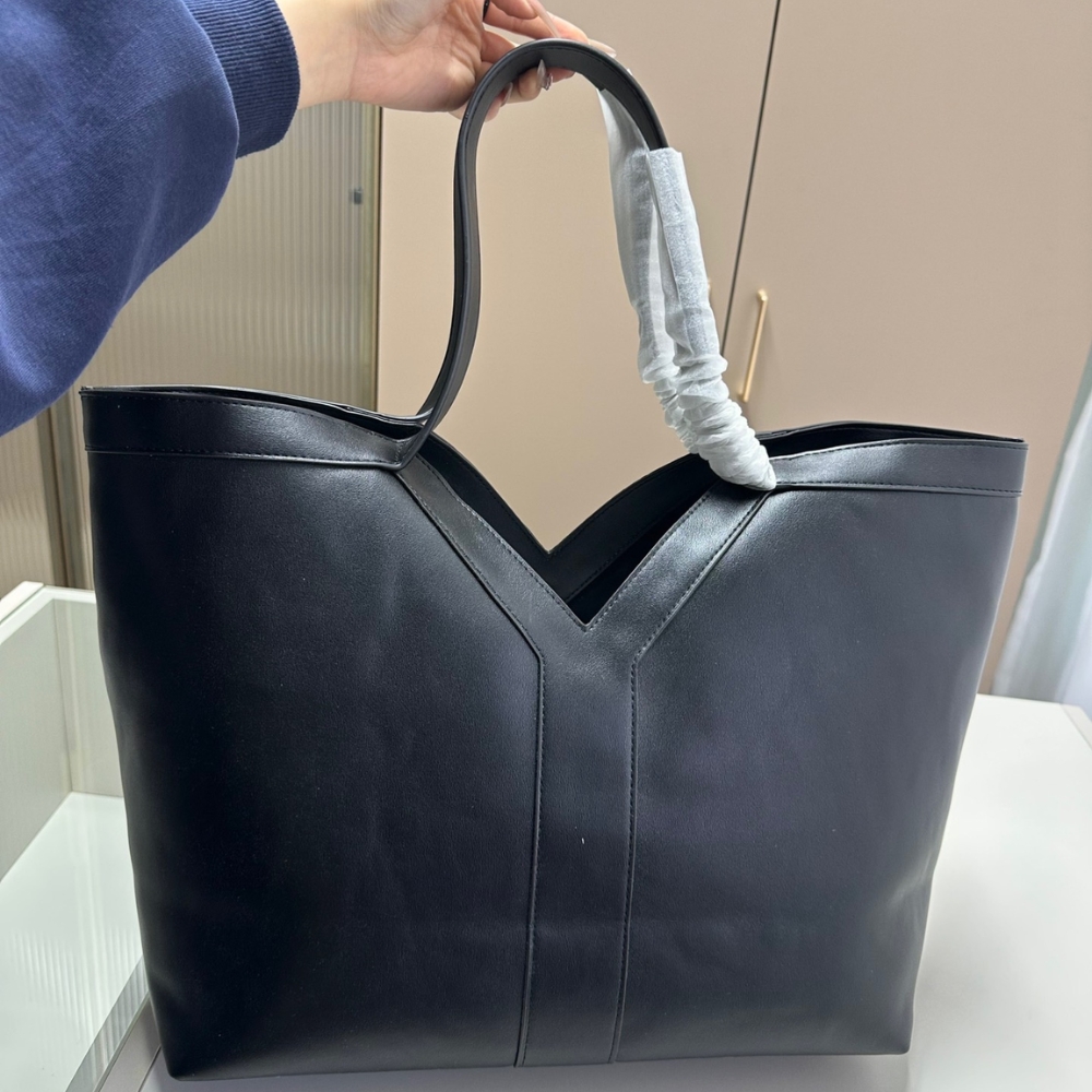 YSL BAG/ 36 x 22 x 26 cm