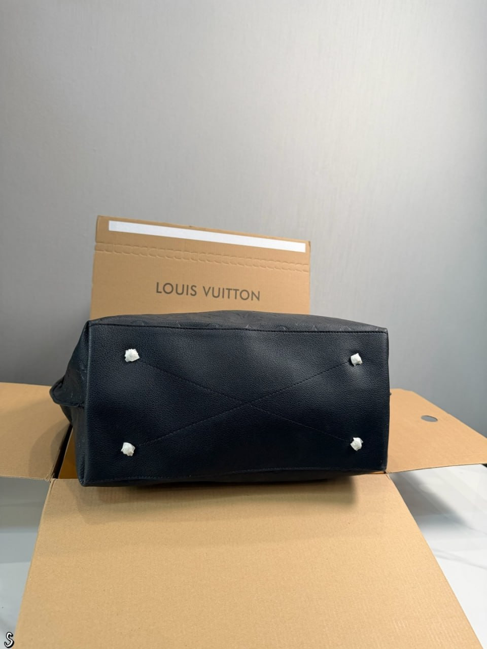 LV BAG/ 34 x 28cm