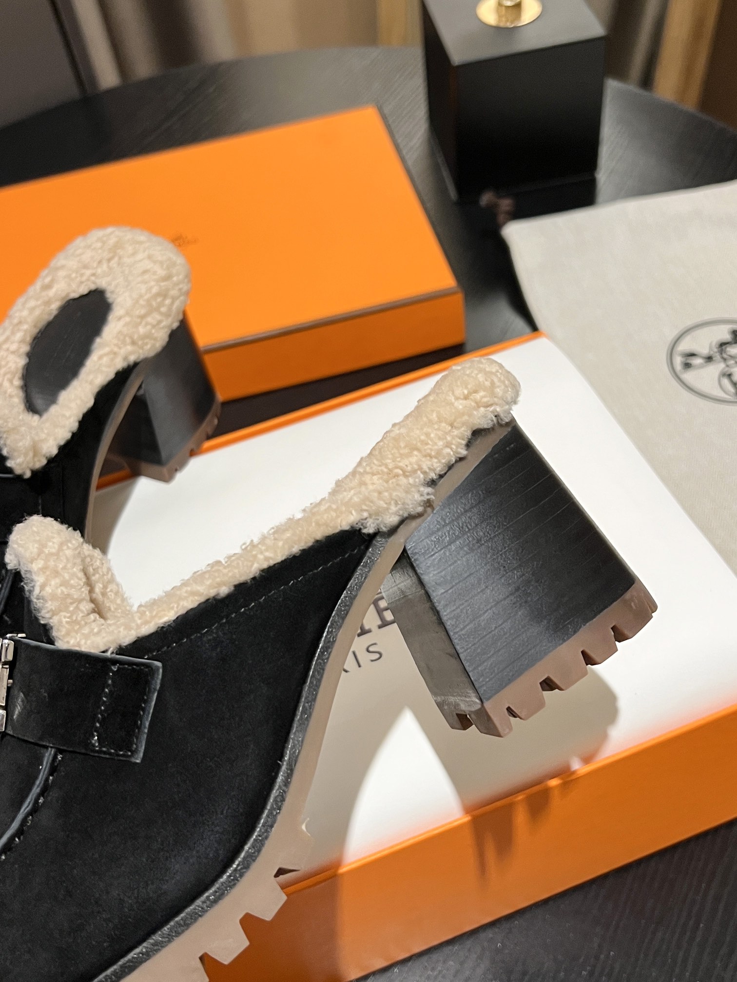 HM SHOES