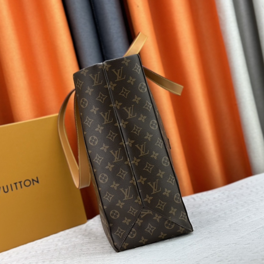 LV BAG/ 40 x 32 x 16 cm
