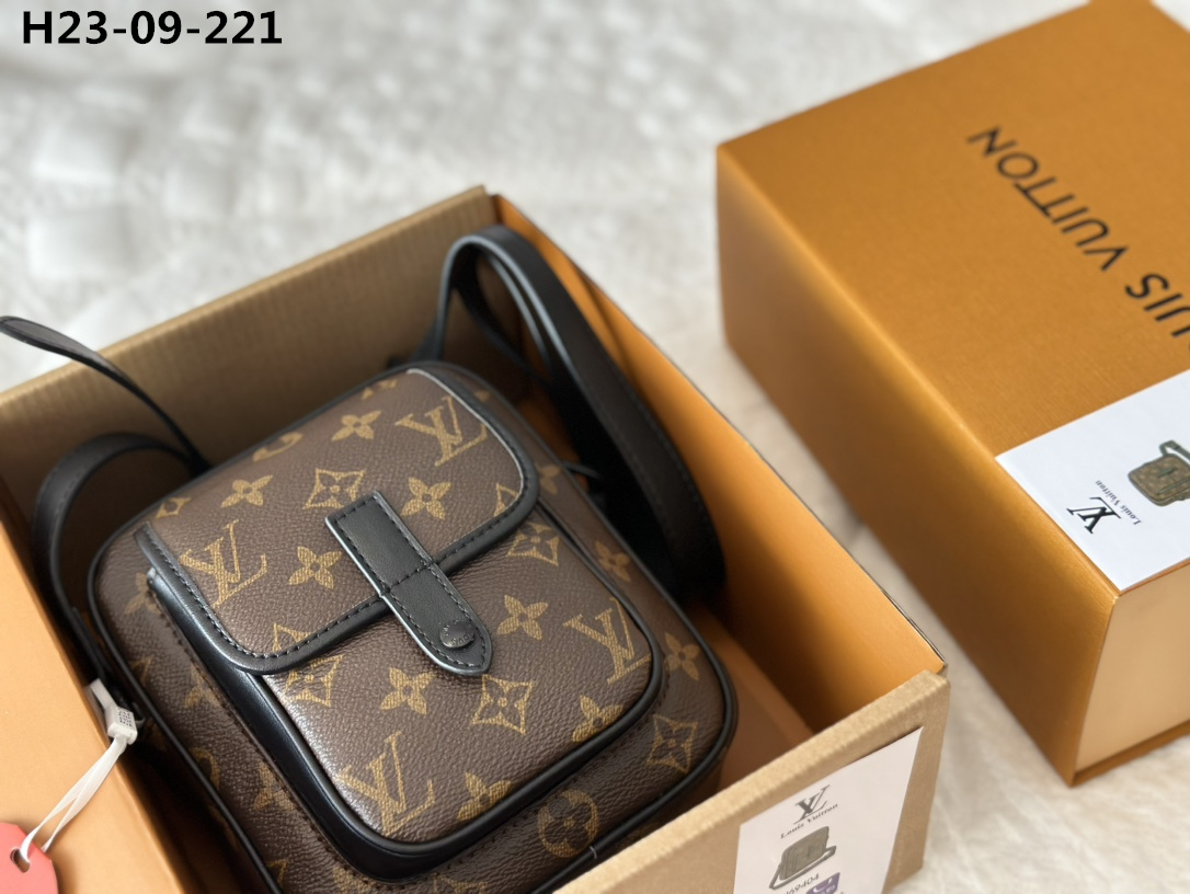 LV BAG/ 15 x 18 cm