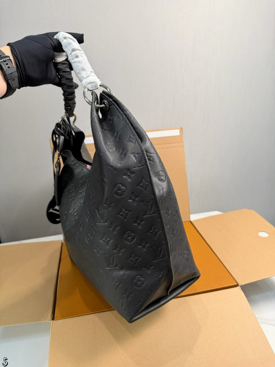 LV BAG/ 34 x 28cm