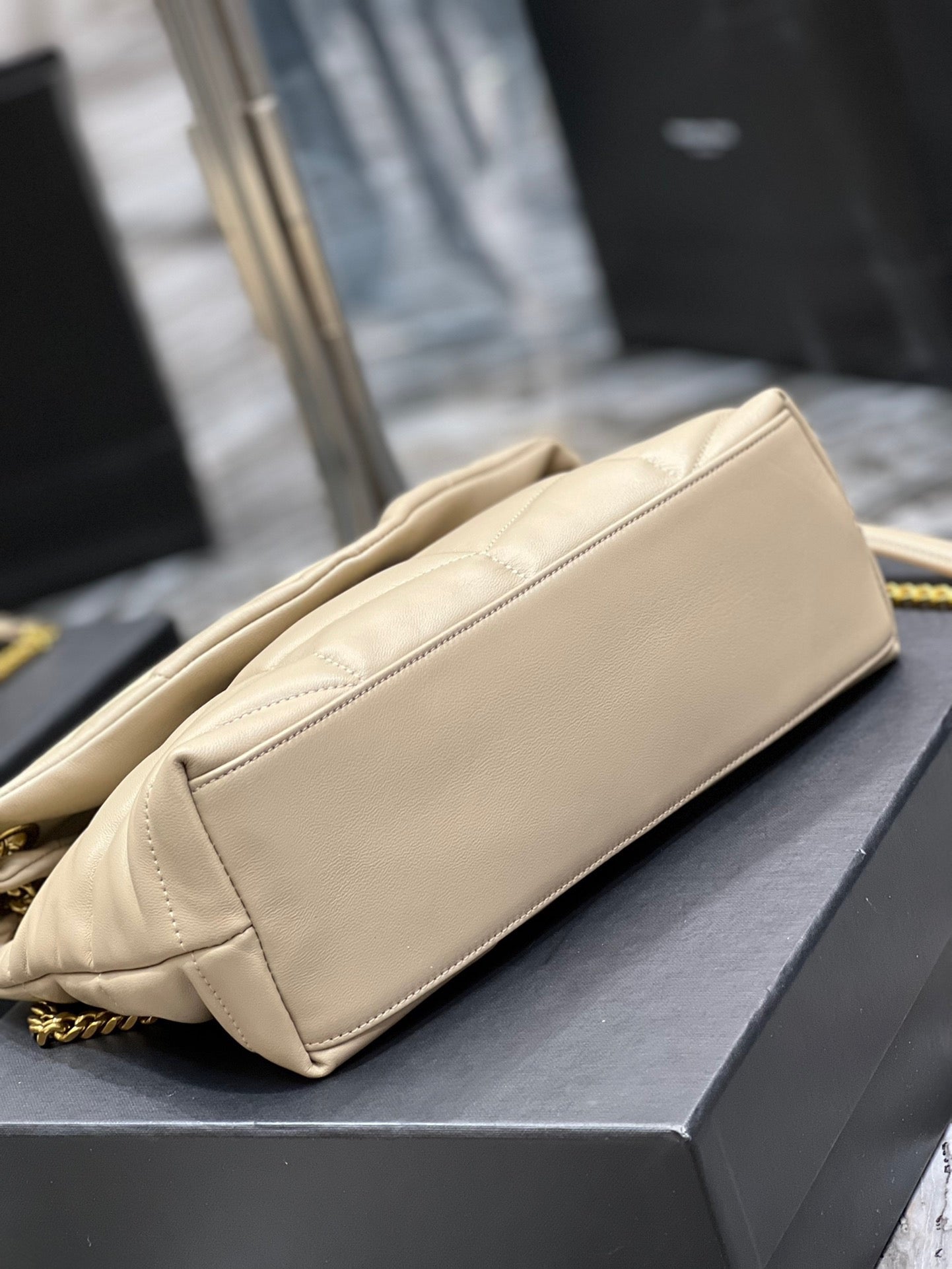 LV BAG/ 29 x 17 x 11 cm 