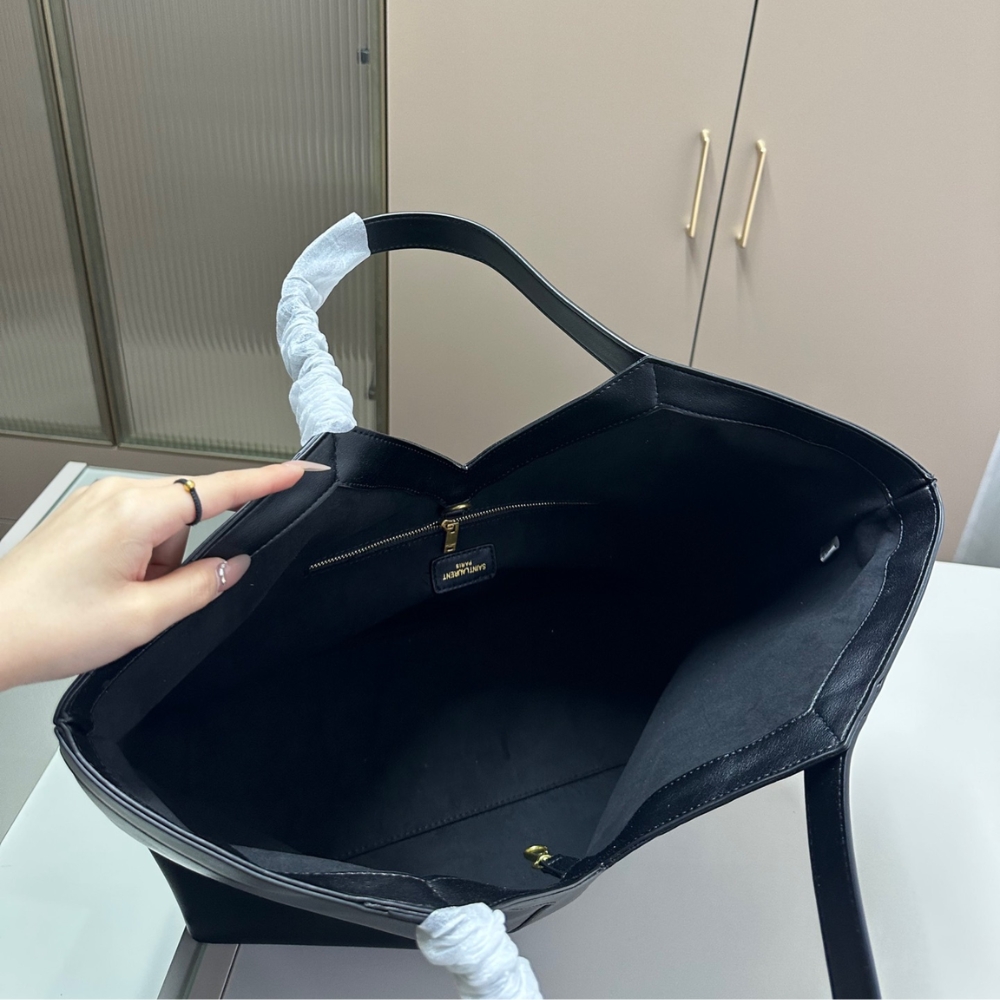 YSL BAG/ 36 x 22 x 26 cm