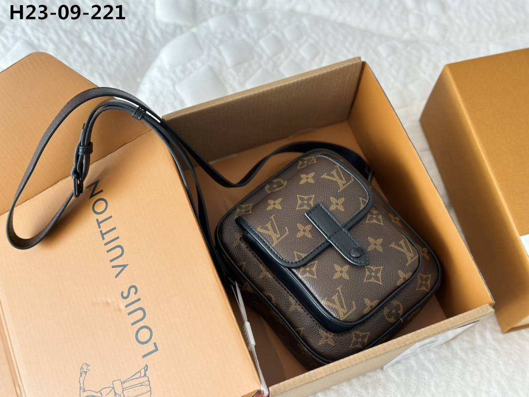 LV BAG/ 15 x 18 cm