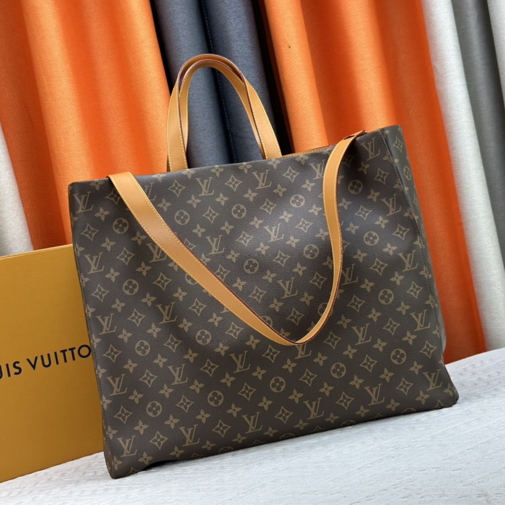 LV BAG/ 40 x 32 x 16 cm