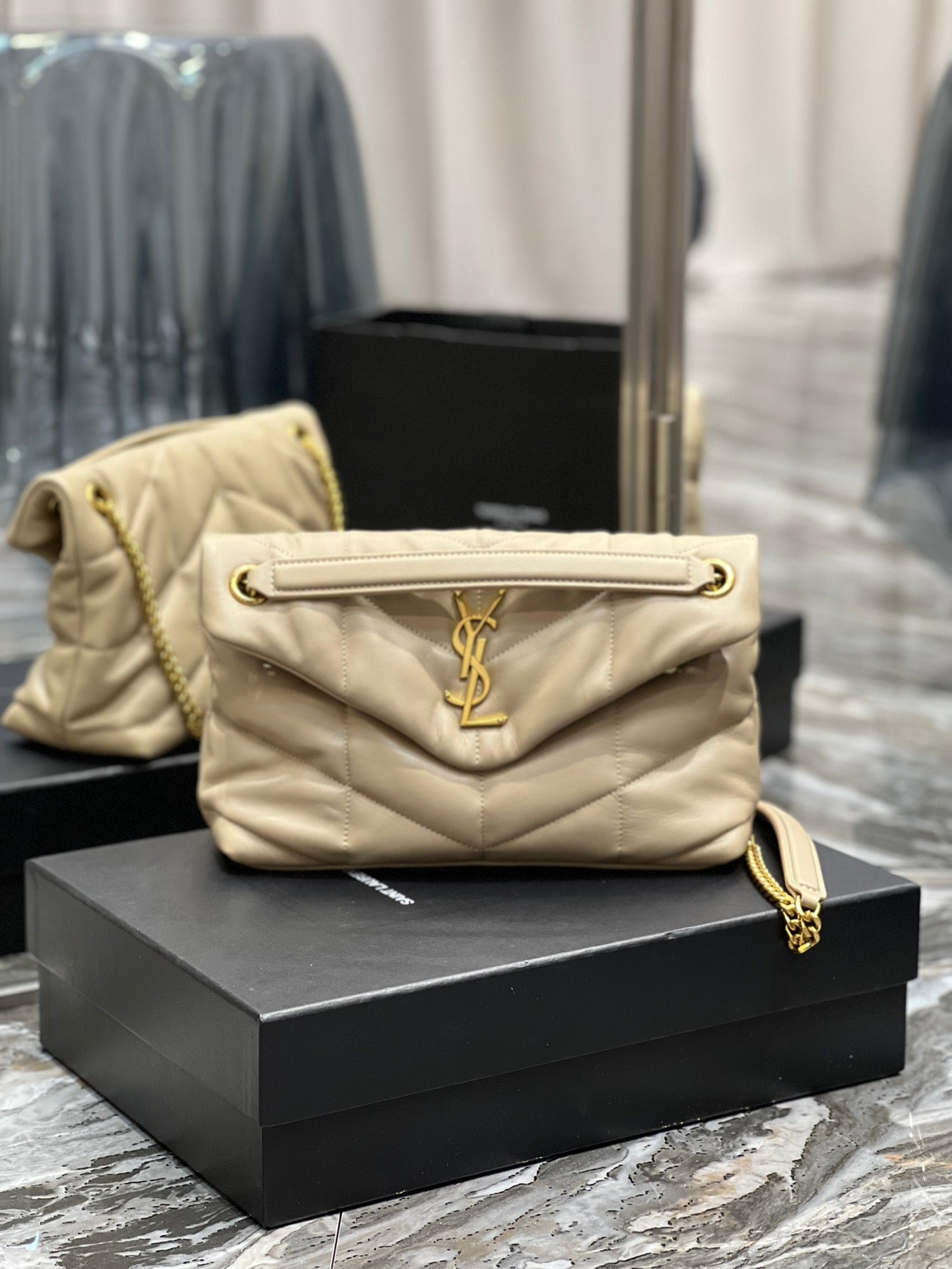 LV BAG/ 29 x 17 x 11 cm 