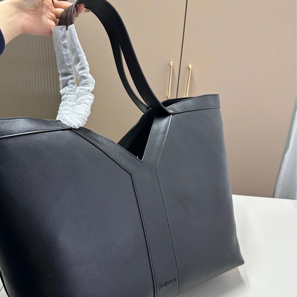 YSL BAG/ 36 x 22 x 26 cm