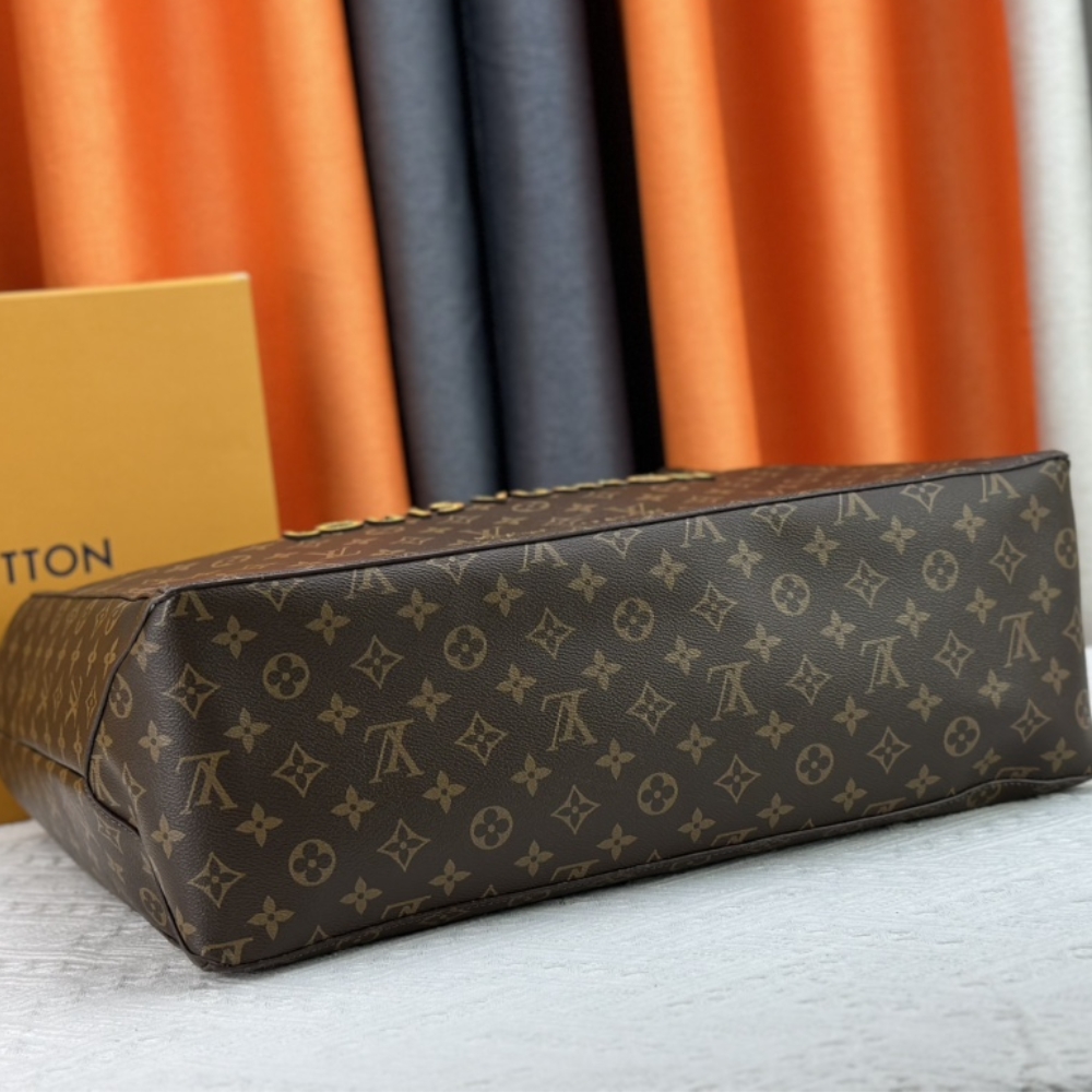 LV BAG/ 40 x 32 x 16 cm