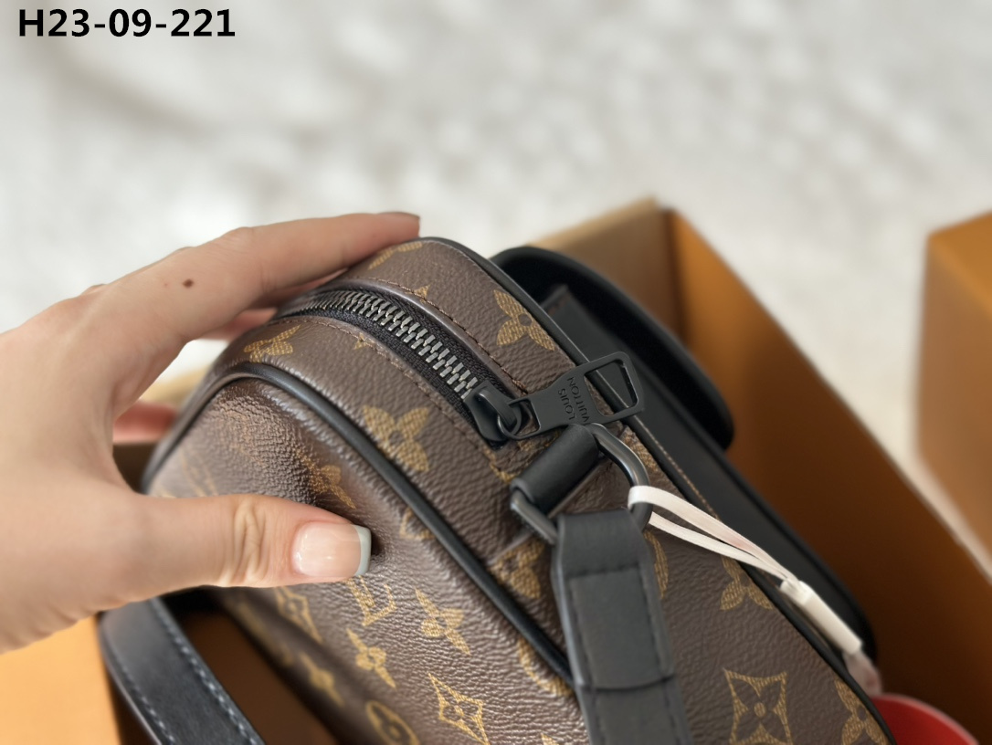 LV BAG/ 15 x 18 cm