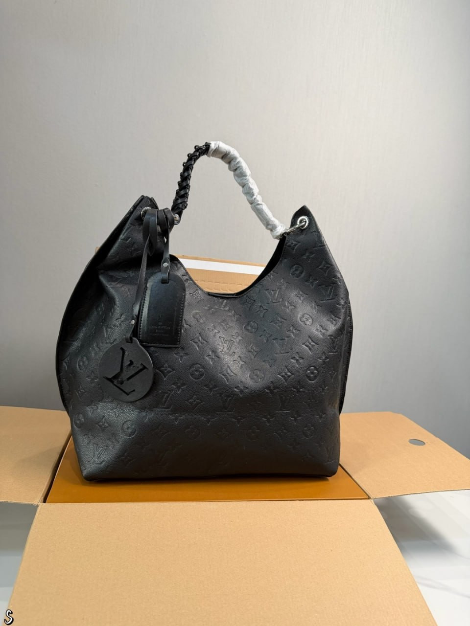 LV BAG/ 34 x 28cm
