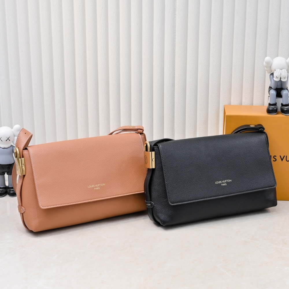 LV BAG/  30 x 18 x 12 cm