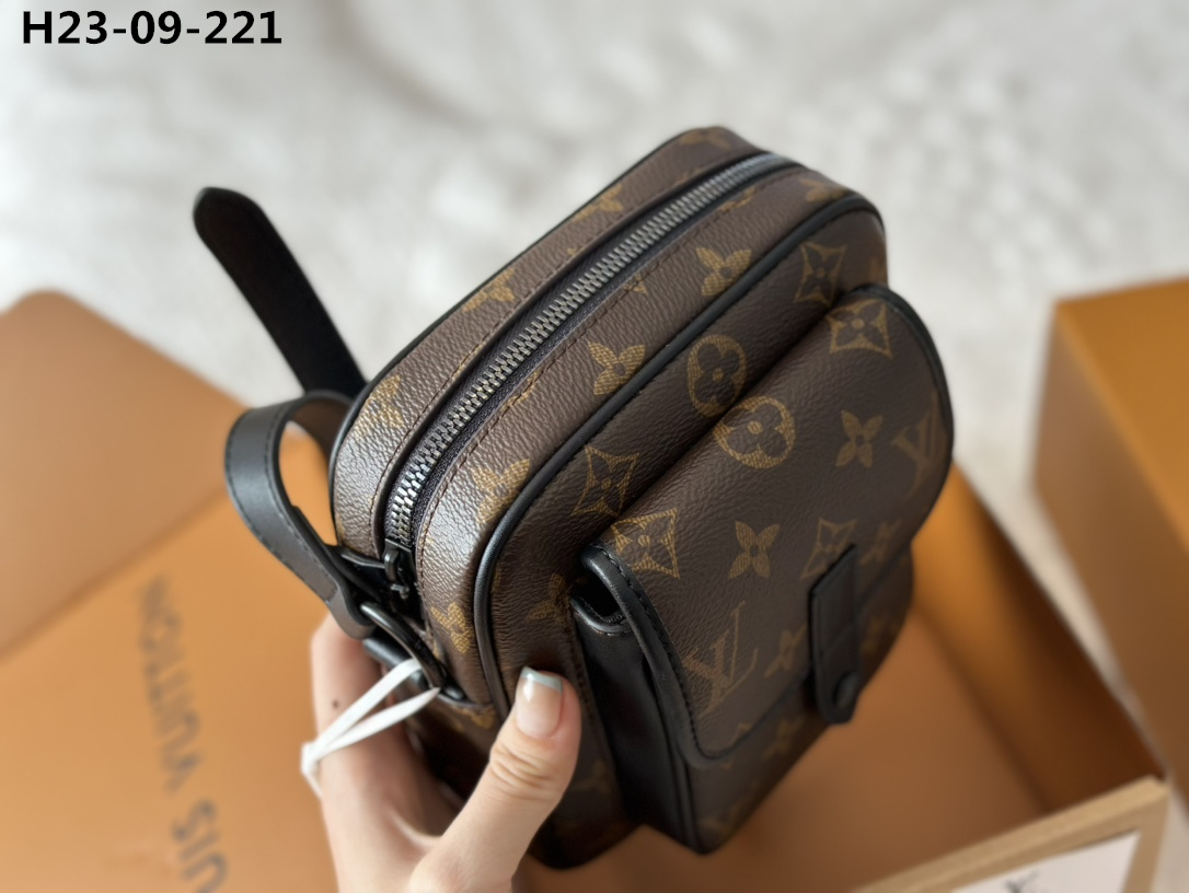 LV BAG/ 15 x 18 cm