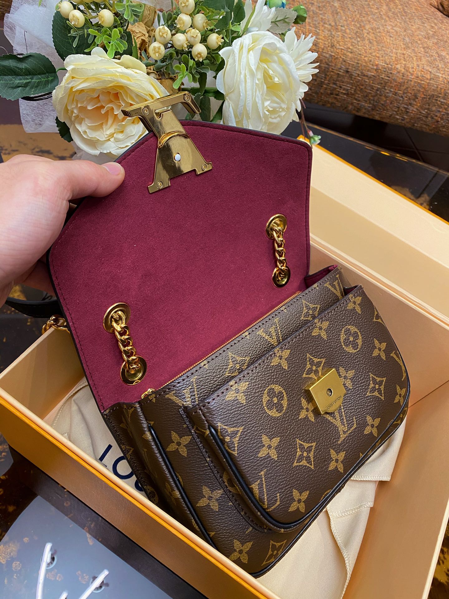 LV BAG/ 24 x 17 x 12 cm