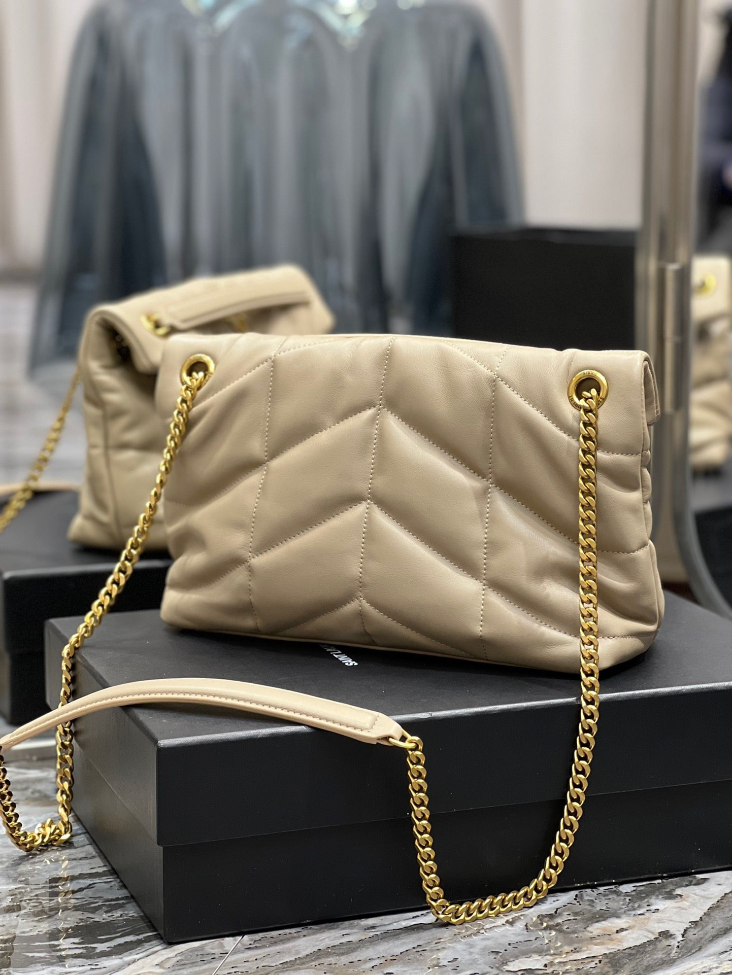 LV BAG/ 29 x 17 x 11 cm 