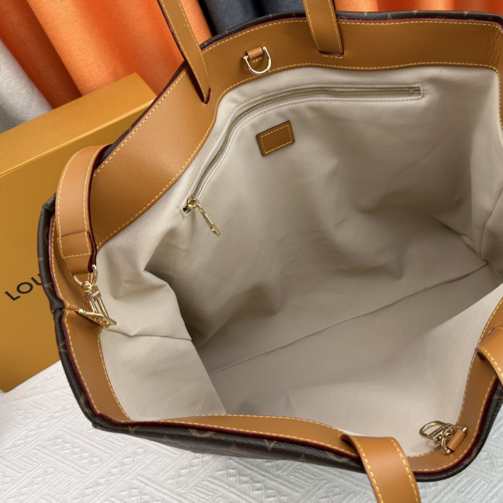 LV BAG/ 40 x 32 x 16 cm