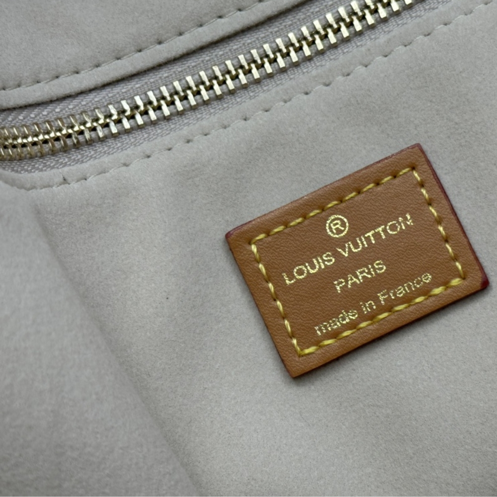 LV BAG/ 40 x 32 x 16 cm
