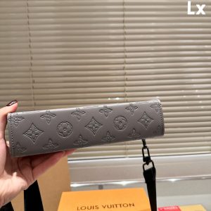 LV BAG/ 22 x14cm