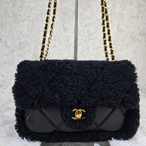 Chanel Bag/ 13.5 x 23 x 7cm