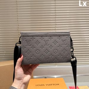 LV BAG/ 22 x14cm