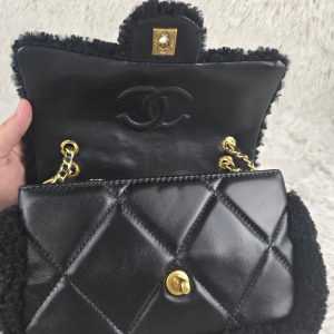 Chanel Bag/ 13.5 x 23 x 7cm