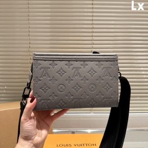 LV BAG/ 22 x14cm