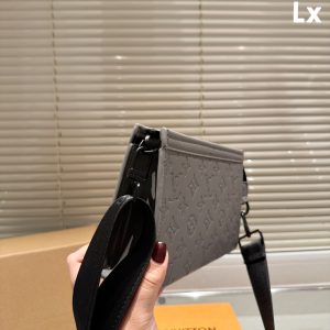 LV BAG/ 22 x14cm