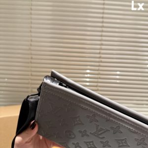 LV BAG/ 22 x14cm