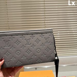 LV BAG/ 22 x14cm