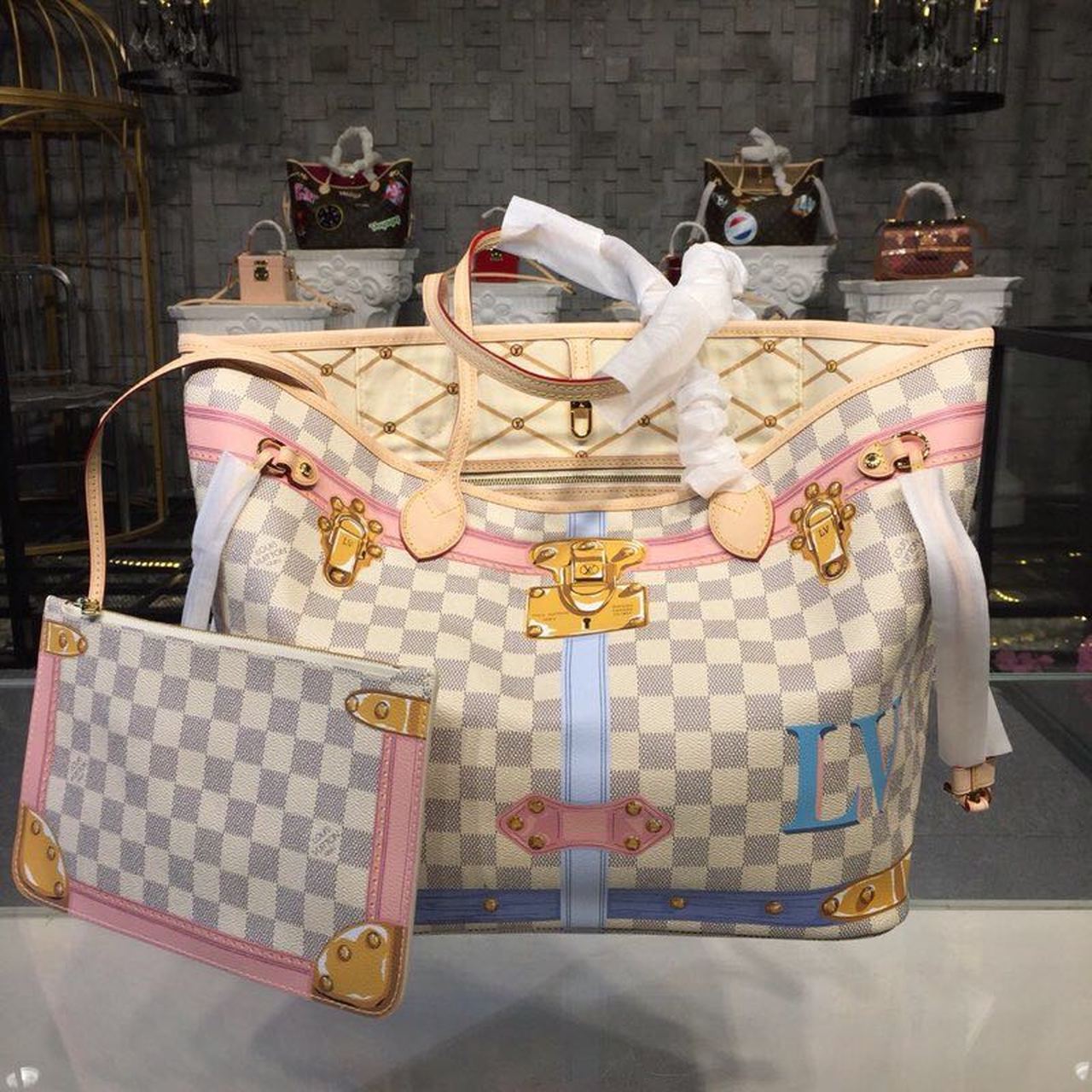 LV Bag/ 32 x 29 x 17 cm