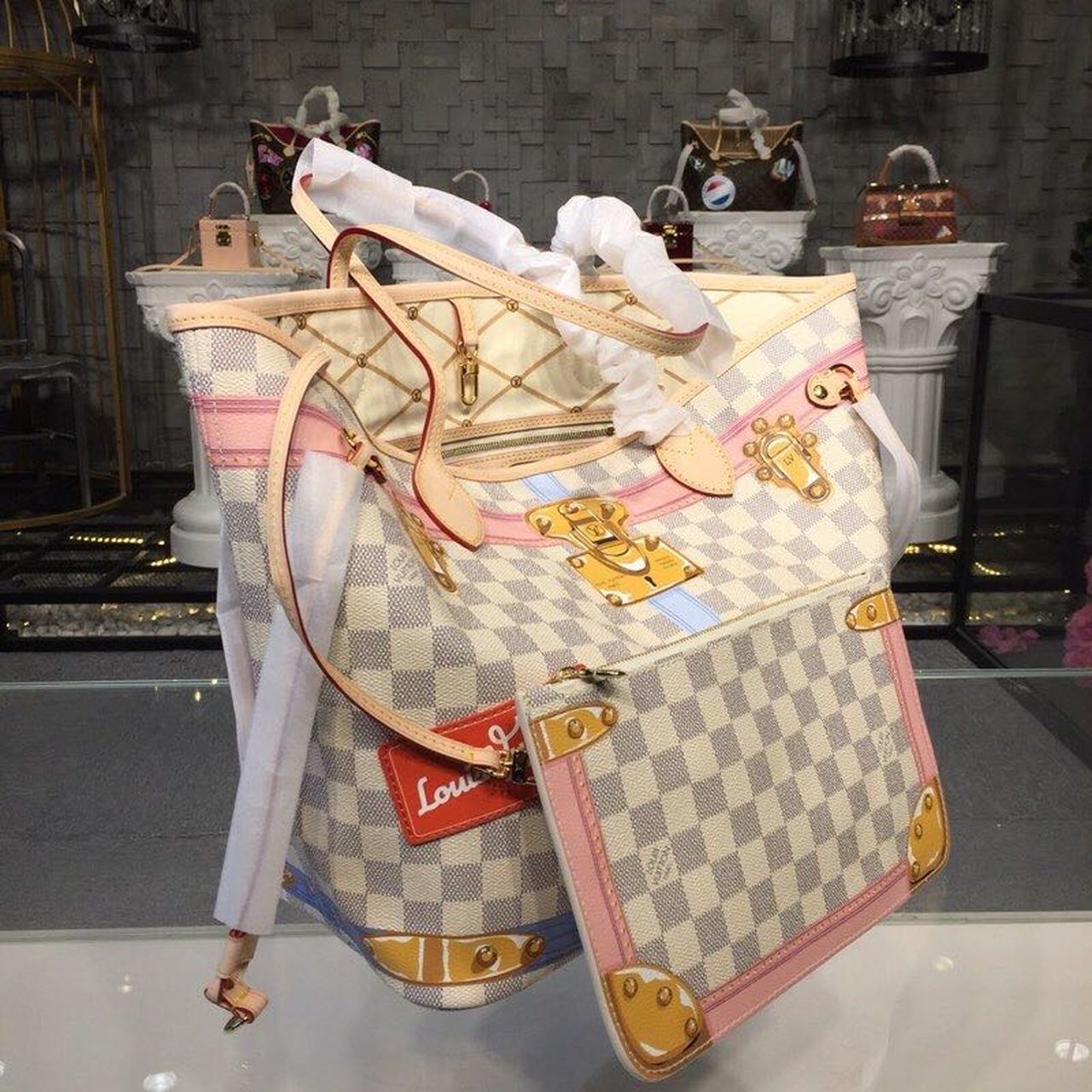 LV Bag/ 32 x 29 x 17 cm