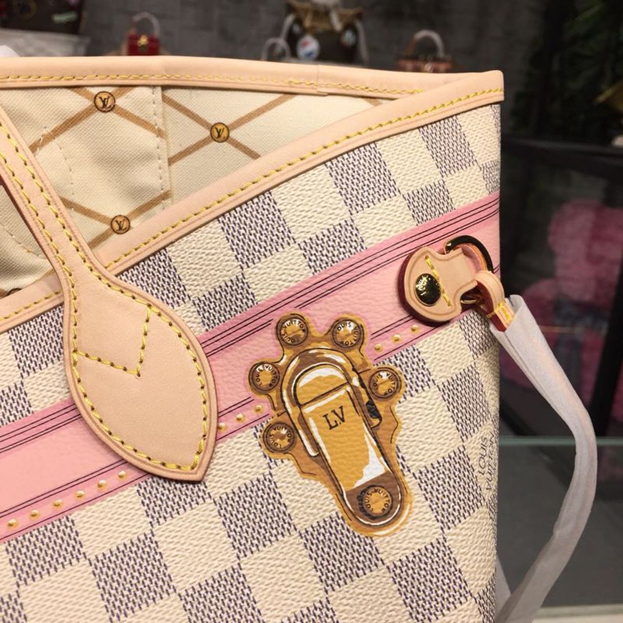 LV Bag/ 32 x 29 x 17 cm
