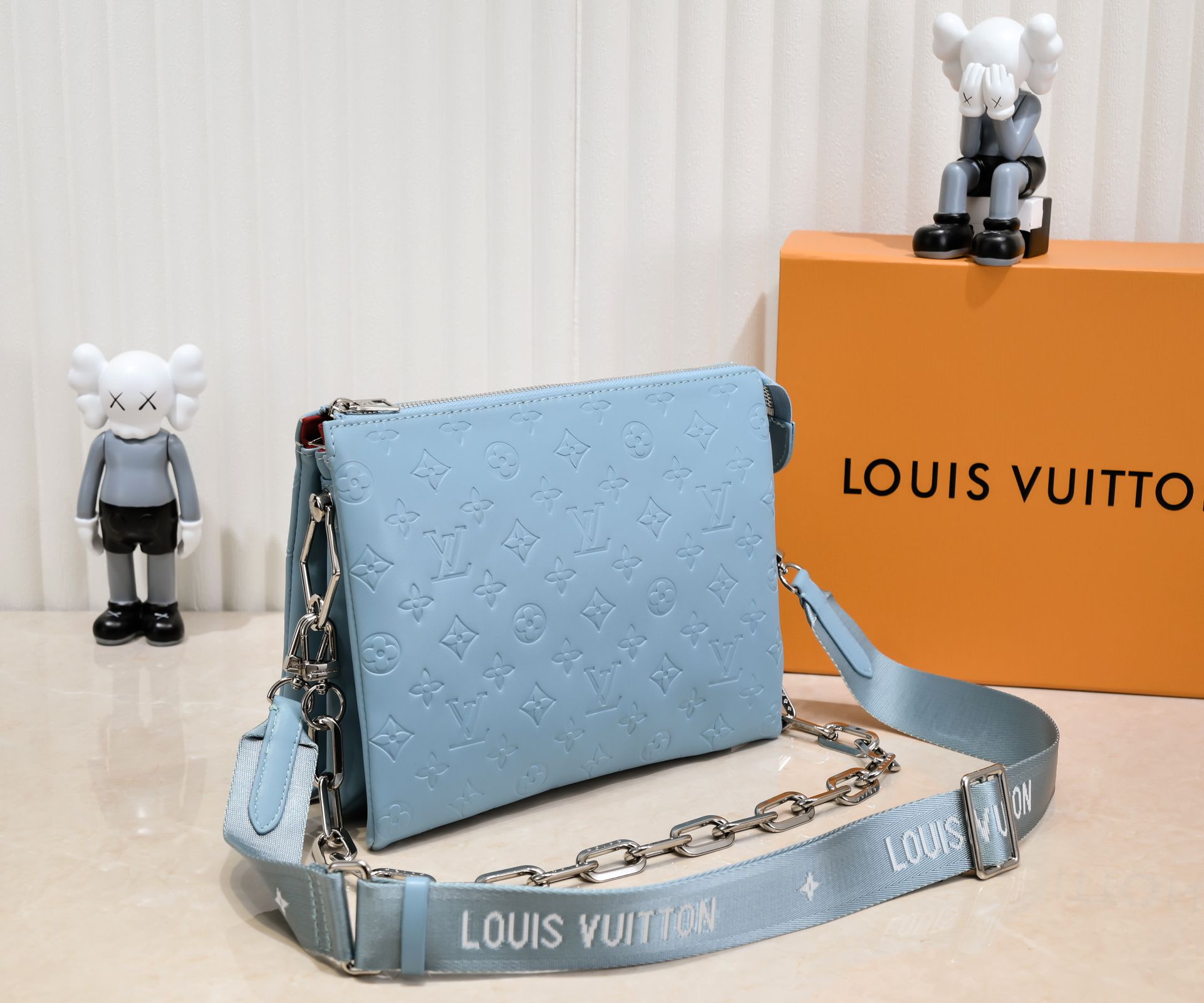LV BAG/ 26 x 20 x 12 cm