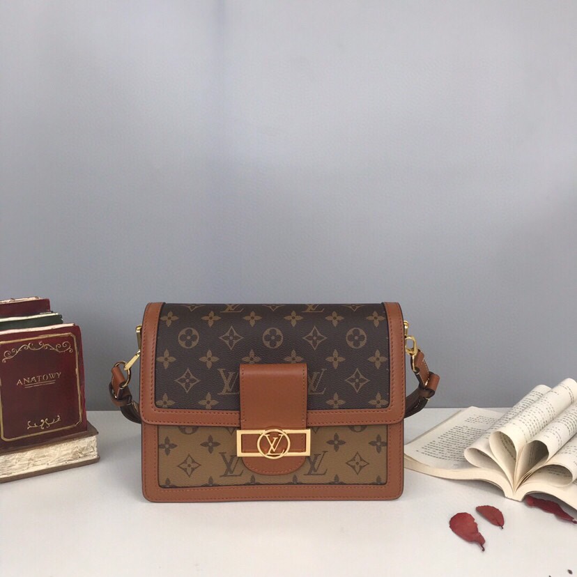 LV BAG/ 25 x 17 x 10.5 cm