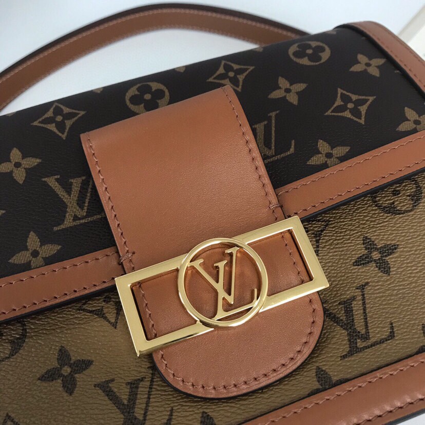LV BAG/ 25 x 17 x 10.5 cm