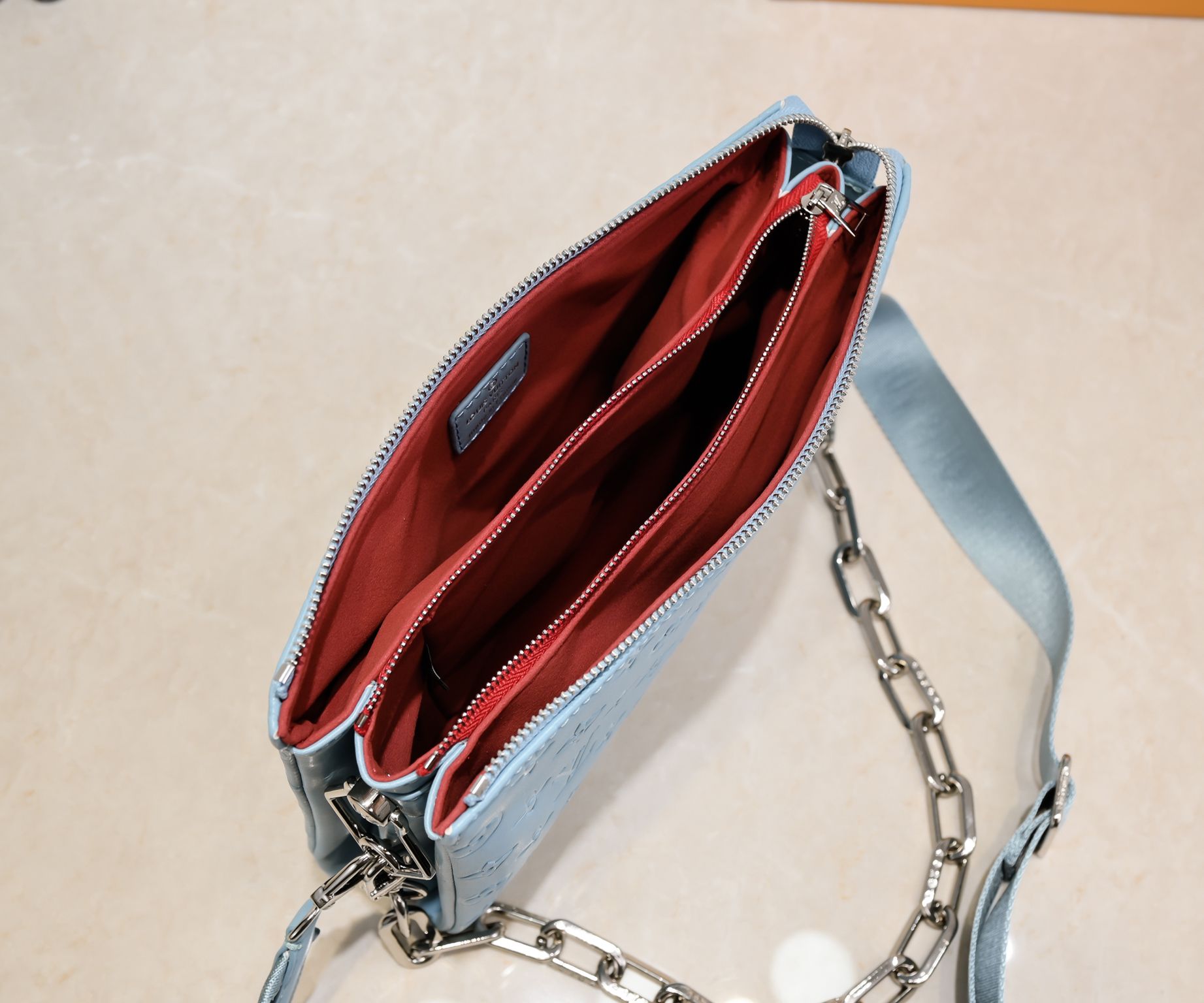 LV BAG/ 26 x 20 x 12 cm