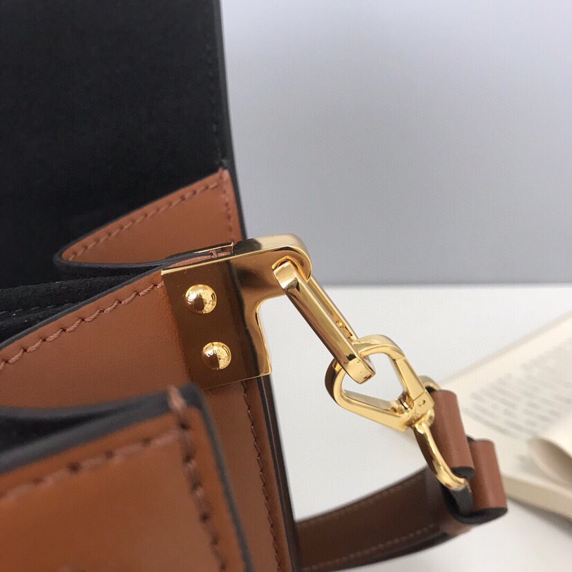 LV BAG/ 25 x 17 x 10.5 cm