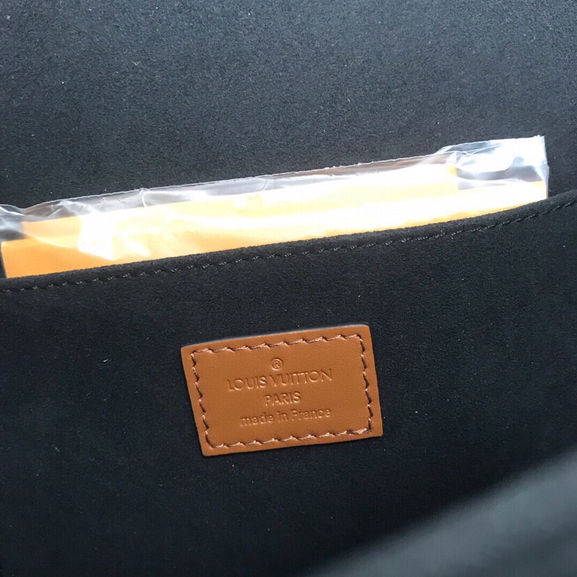 LV BAG/ 25 x 17 x 10.5 cm