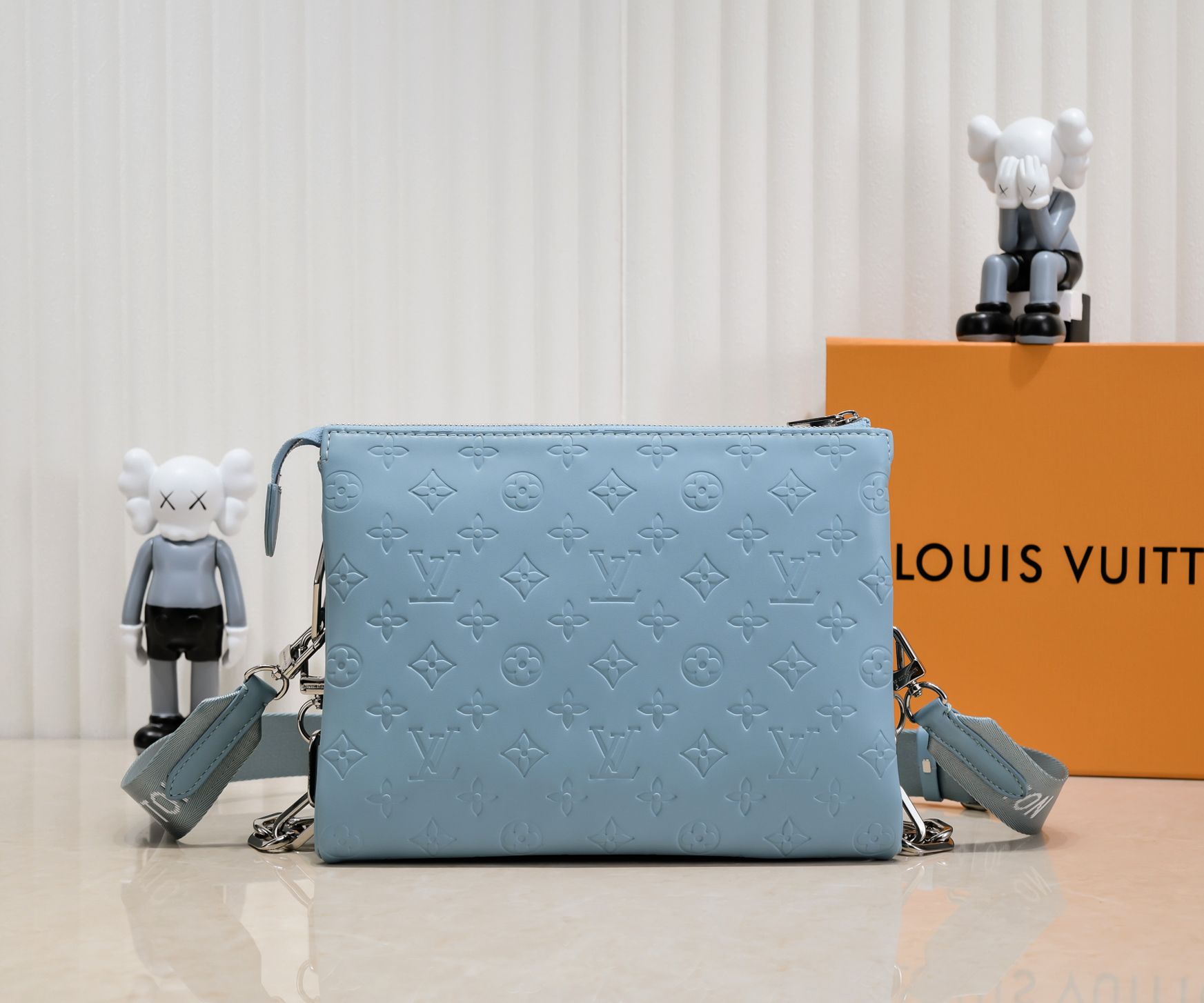LV BAG/ 26 x 20 x 12 cm