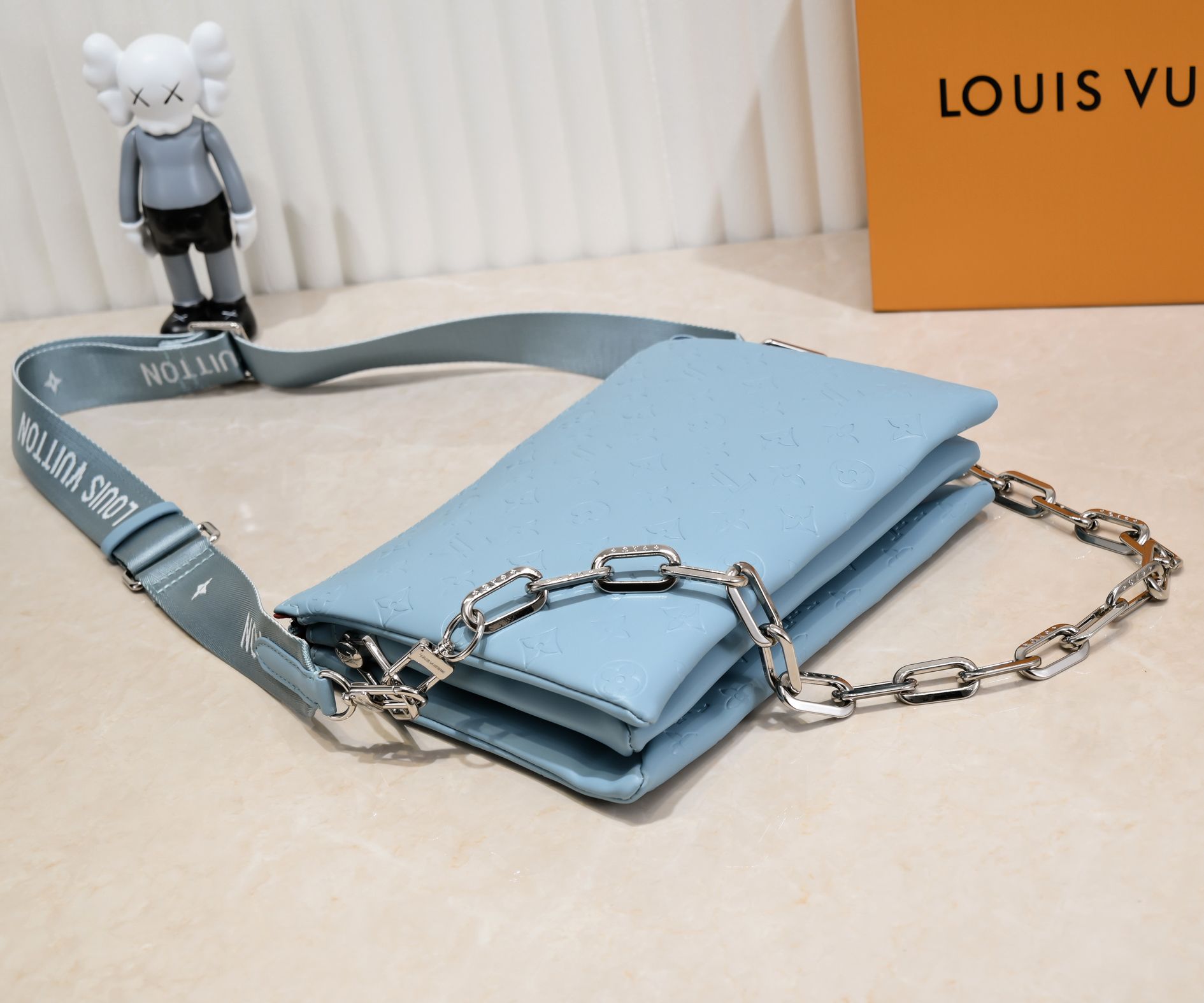 LV BAG/ 26 x 20 x 12 cm