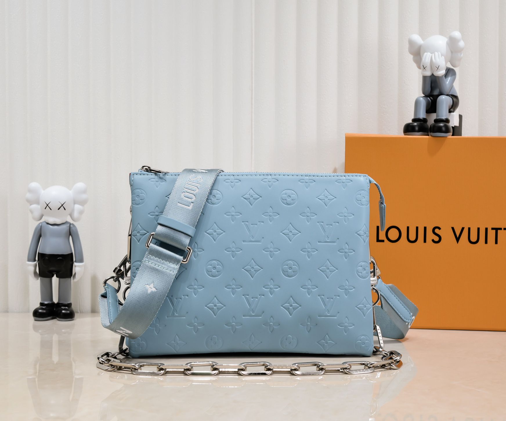 LV BAG/ 26 x 20 x 12 cm