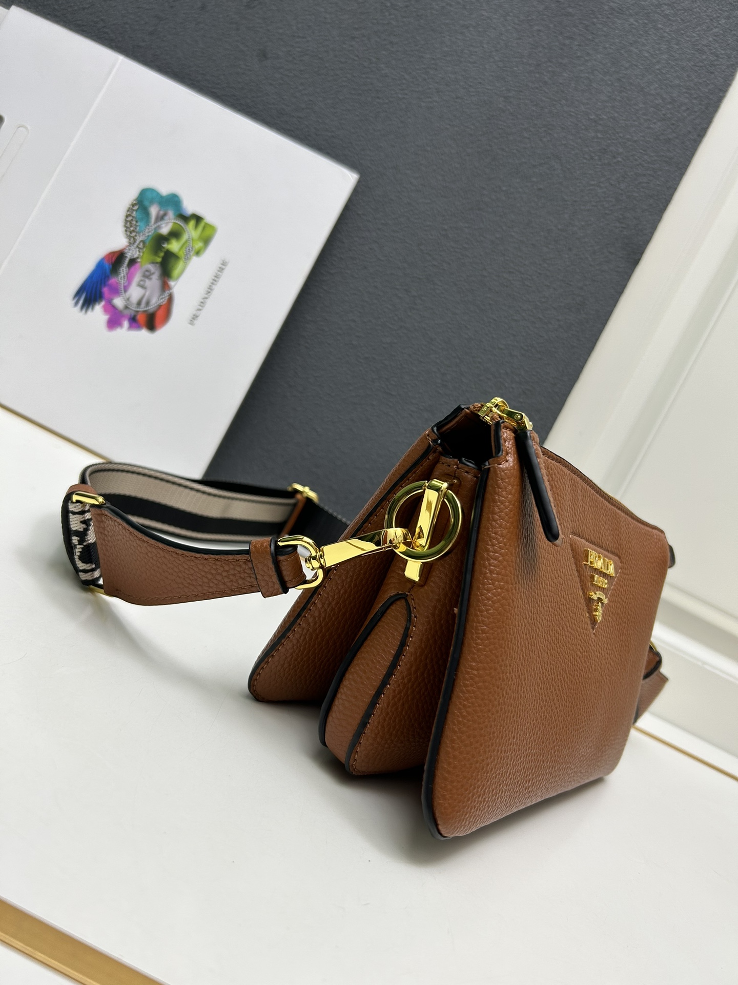 PRADA BAG/ 23 x 14 x 6.5cm 