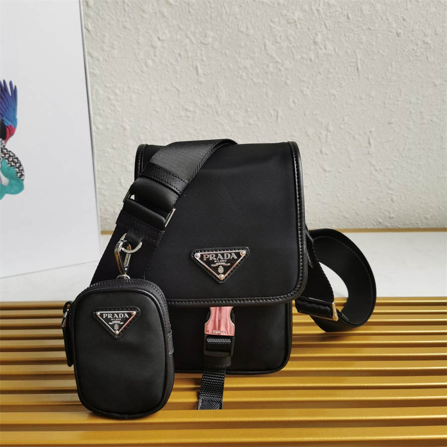 PRADA BAG/ 14 x 19 x 5.5 cm 