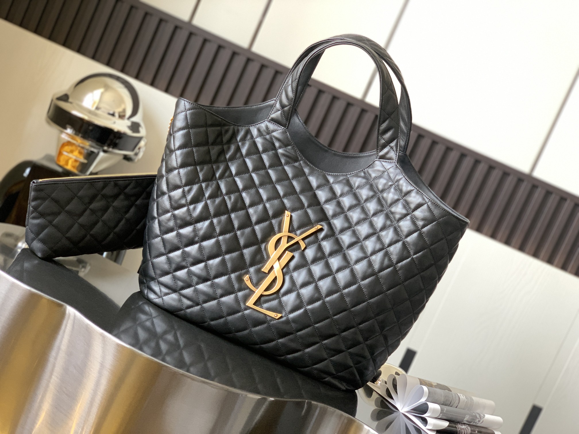  YSL BAG/ 43 x 38 x 8 cm