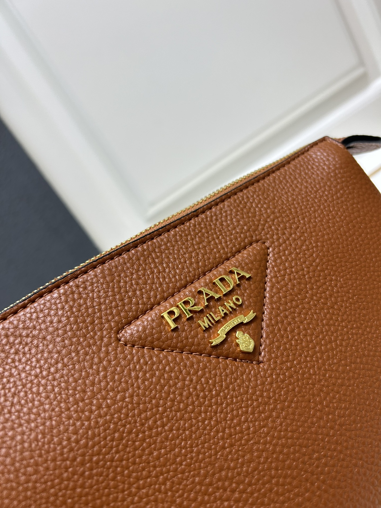 PRADA BAG/ 23 x 14 x 6.5cm 