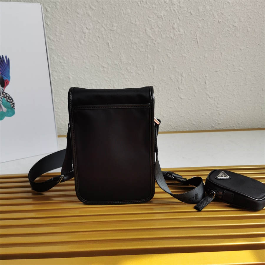 PRADA BAG/ 14 x 19 x 5.5 cm 
