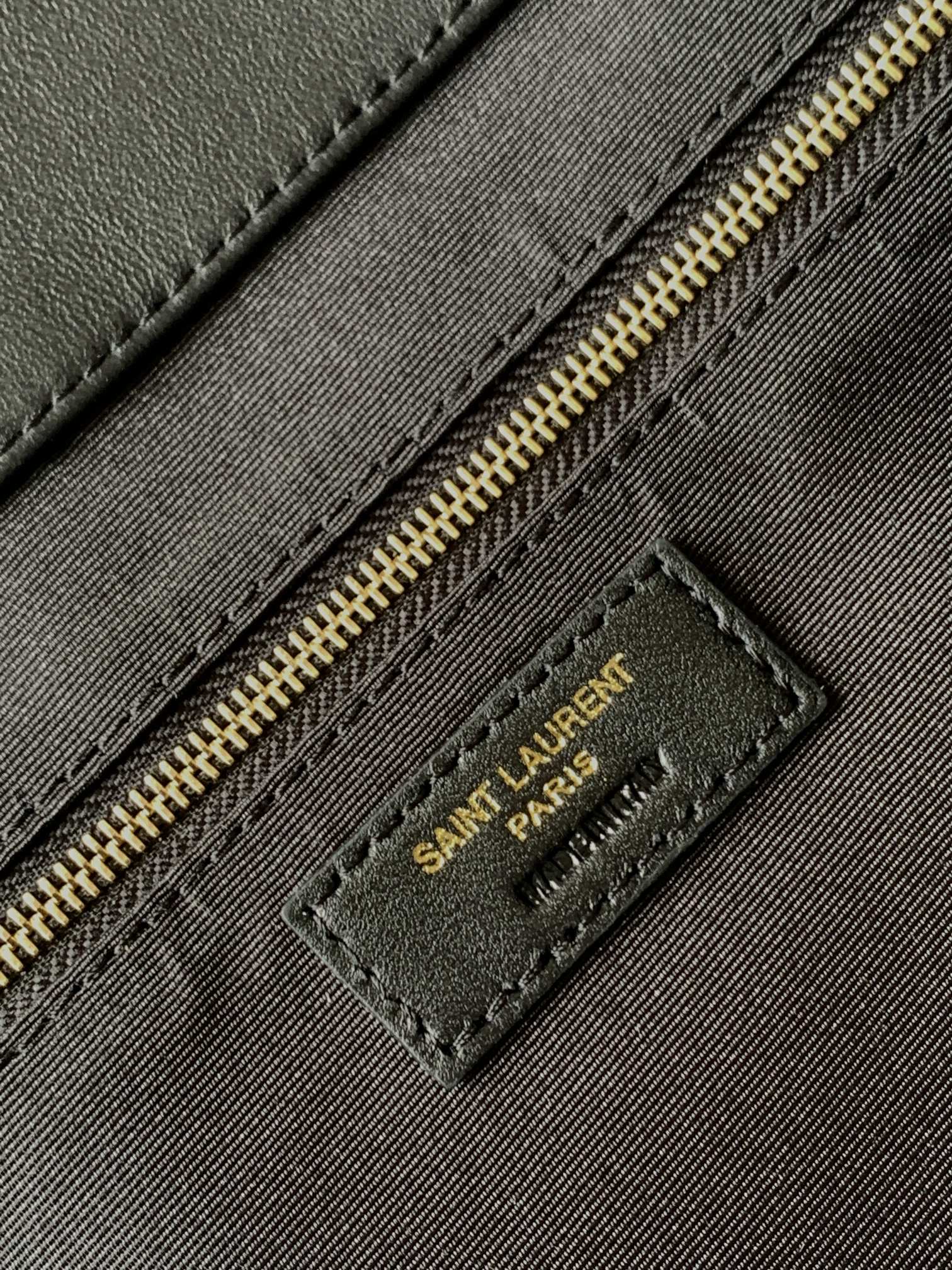  YSL BAG/ 43 x 38 x 8 cm