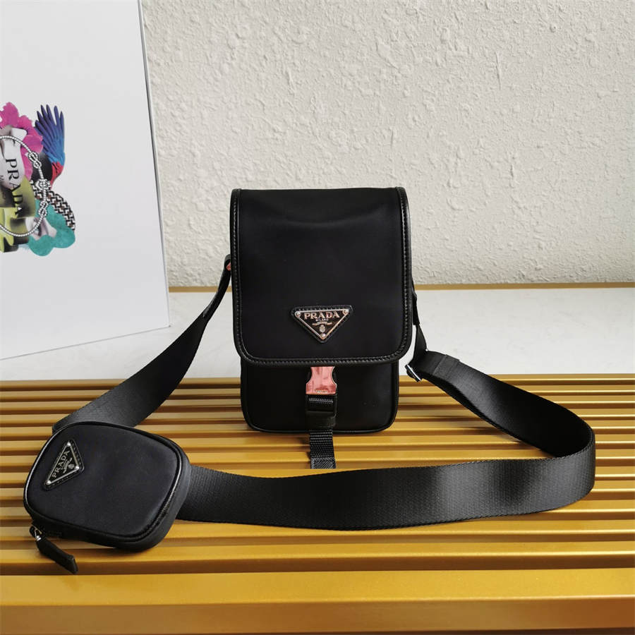 PRADA BAG/ 14 x 19 x 5.5 cm 
