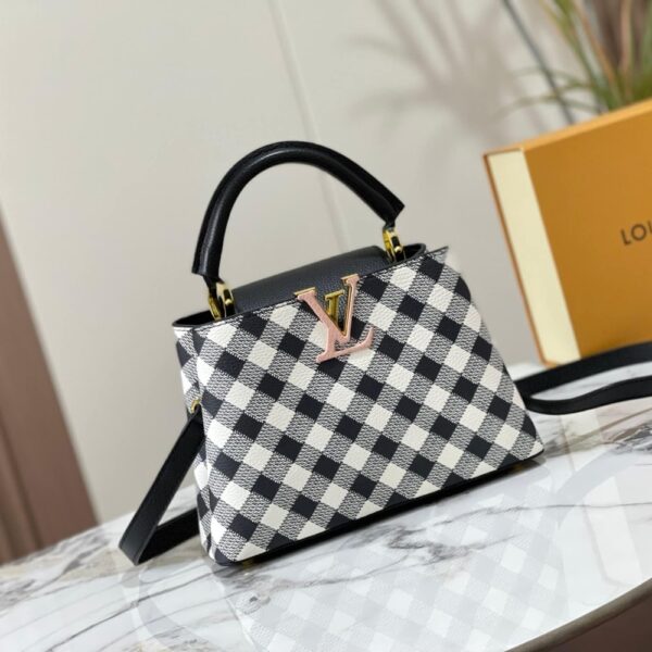 LV Bag/  27 x 18 x 9 cm