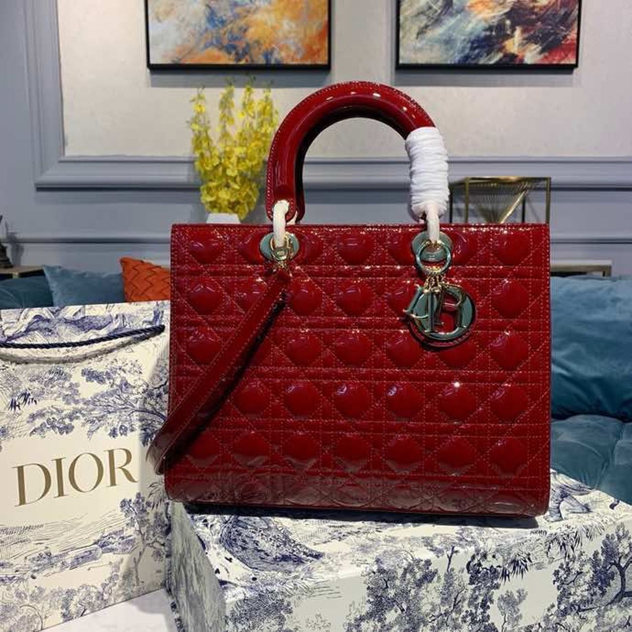 Dior bag/  32 x 25 x 11 cm 
